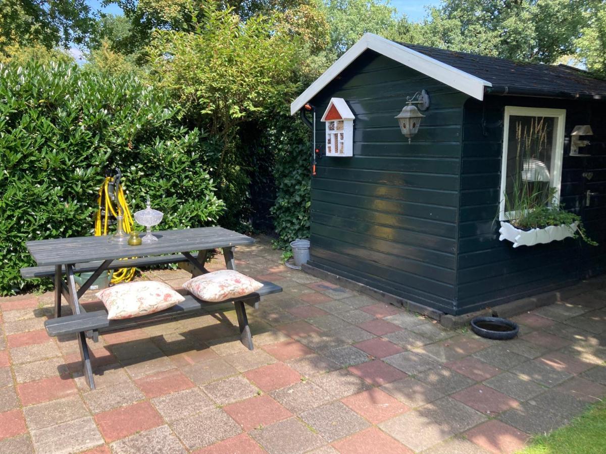 Charmant Chalet Op Een Bospark Op De Veluwe Vila Putten Exterior foto